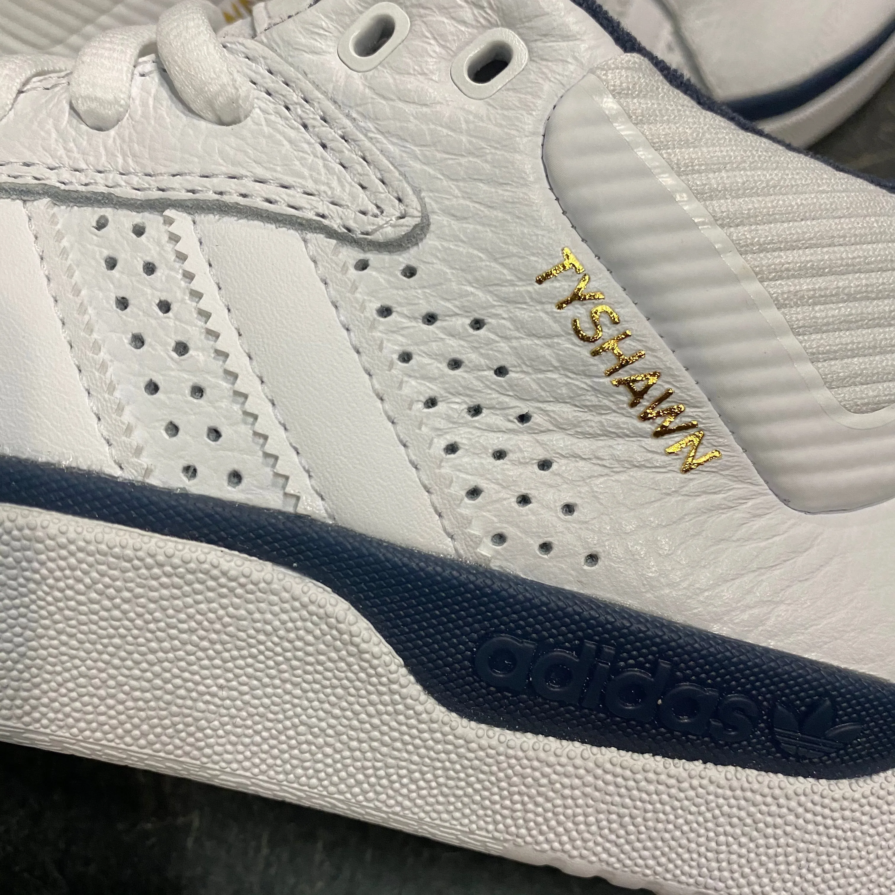 Adidas Tyshawn White/White/Navy